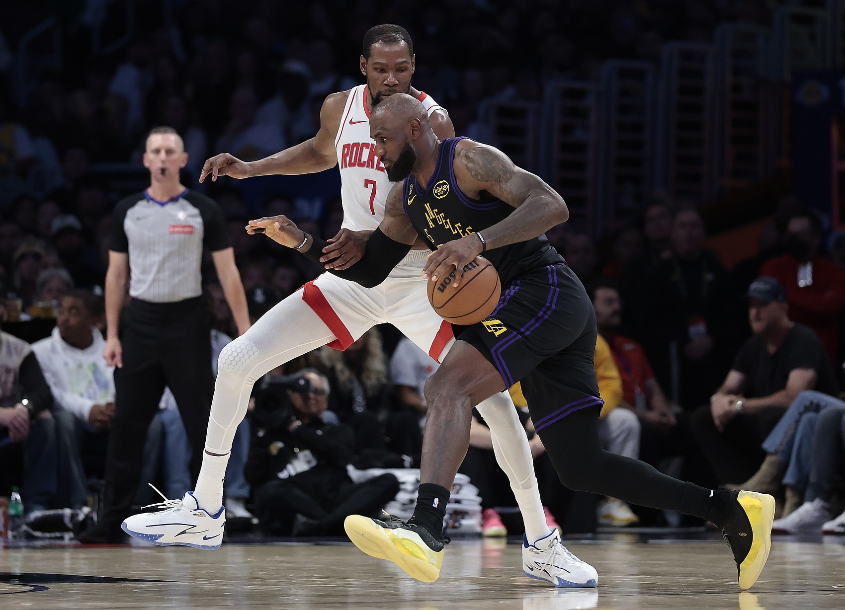 火箭多投44球反少进2球 命中率39% vs 52.9%
