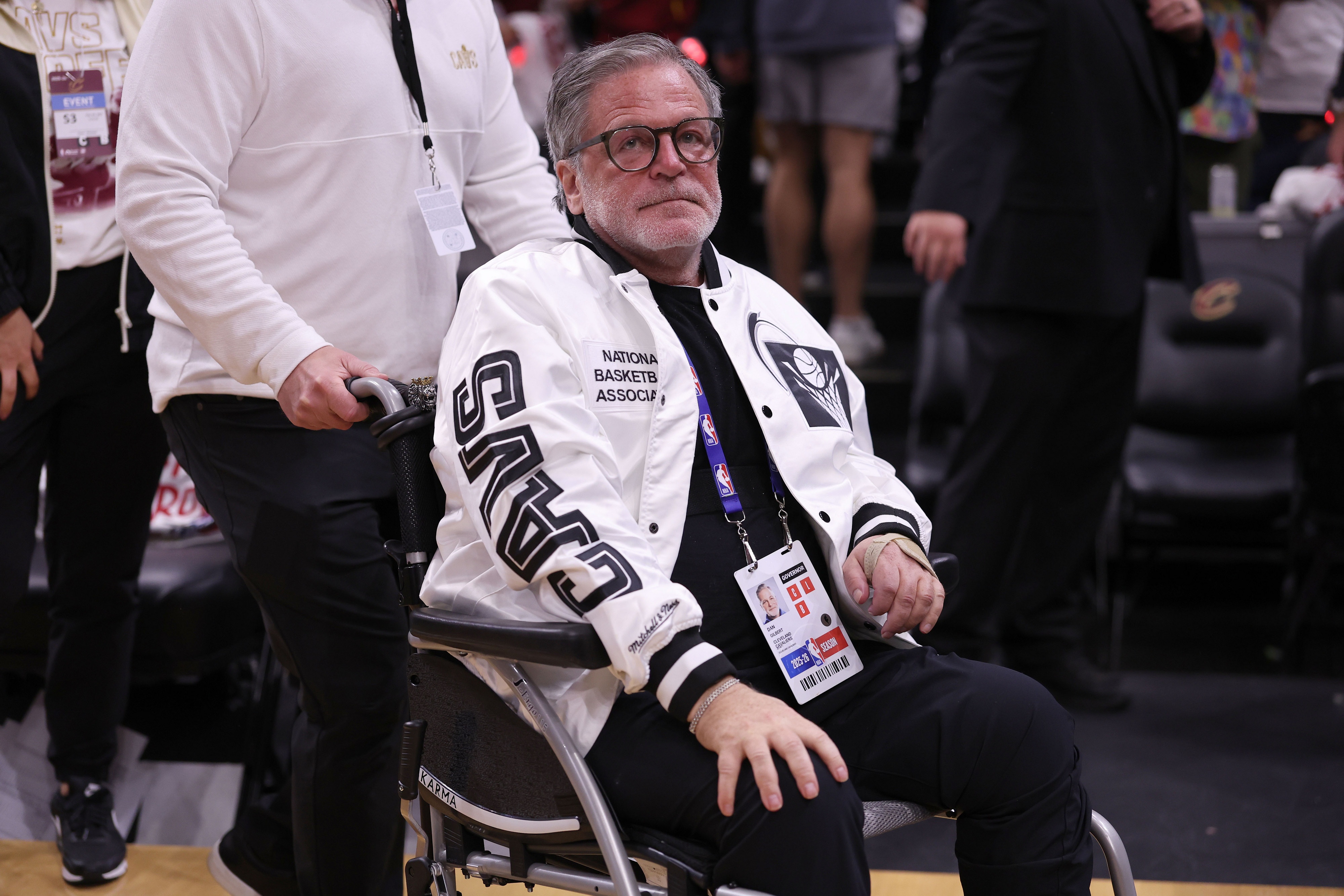 2.8亿阵容东决被横扫 骑士休赛期面临薪资困局与勒布朗回归难题